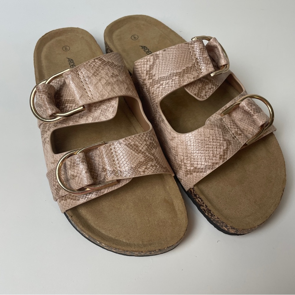 ⭐️FREE WITH PURCHASE⭐️ 
Reptile Print Slides